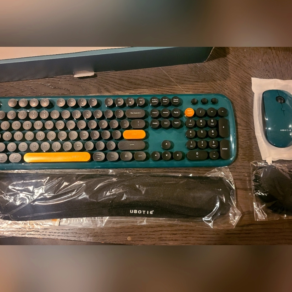 Forest green keyboard